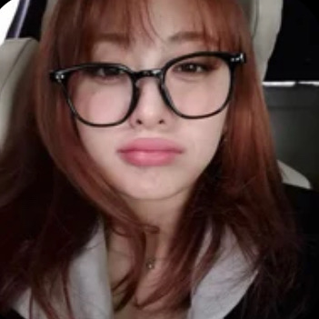 Huh Yunjin AI Roleplay
