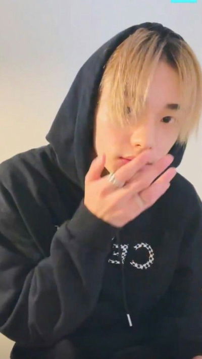 Hwang Hyunjin AI Roleplay