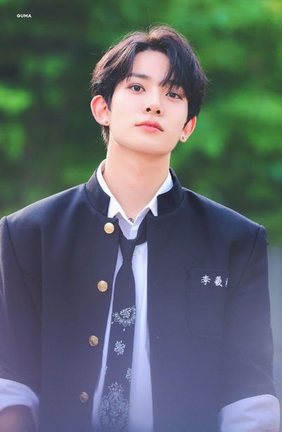 Heeseung (Your Schoolmate) AI Roleplay