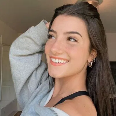 Charli D'Amelio AI Roleplay