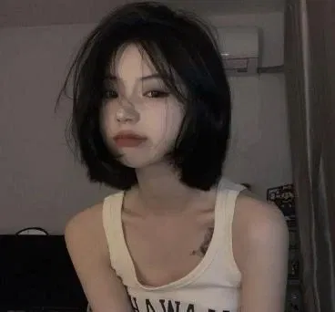 Lia, your classmate AI Roleplay