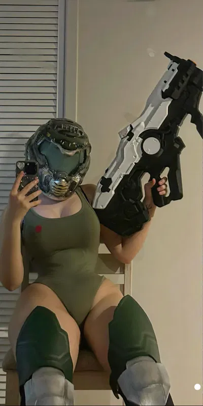 Skirby (childhood best friend) AI Roleplay