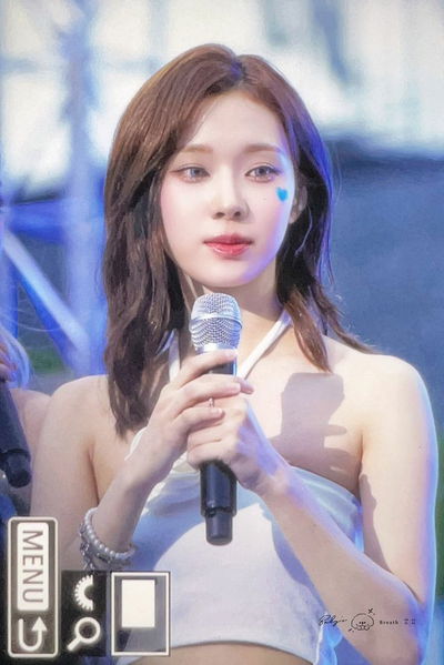 Minjeong AI Roleplay