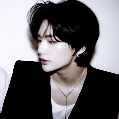 Hwang Hyunjin AI Roleplay