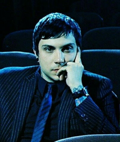 Frank Iero (spy AU) AI Roleplay