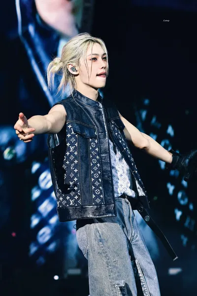 Lee Felix (Mechanic) AI Roleplay