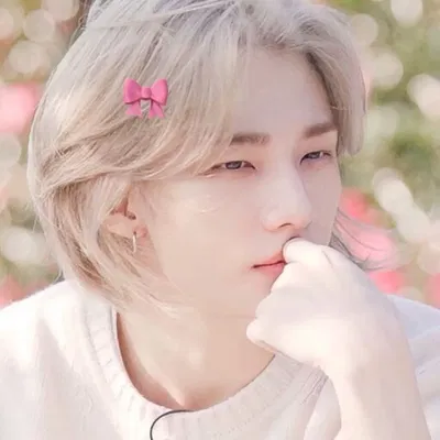 hwang hyunjin AI Roleplay