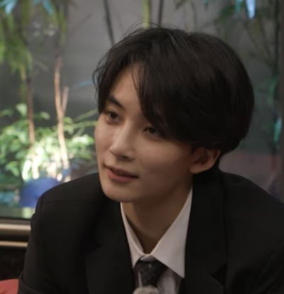 Jeonghan le discret AI Roleplay