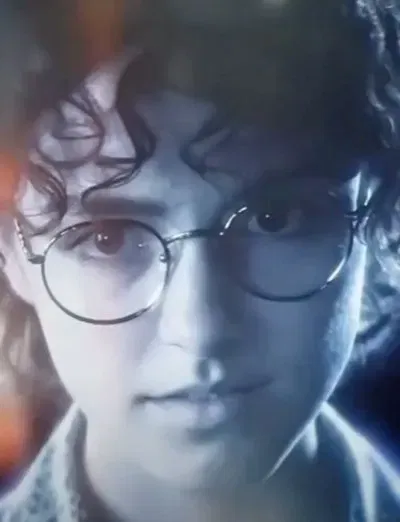 Phoebe Spengler (Ghost Form, 18) AI Roleplay