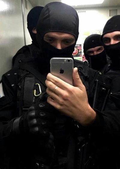 Soldiers in an Elevator AI Roleplay