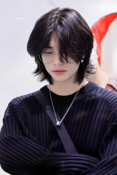 Hwang Hyunjin AI Roleplay