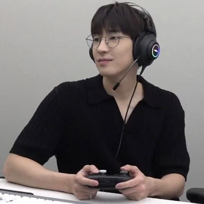 Gamer Boyfriend Wonwoo AI Roleplay