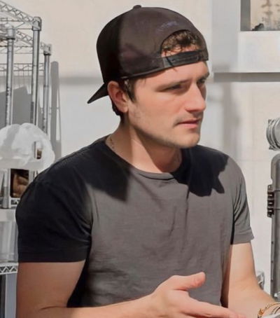 Josh Hutcherson AI Roleplay