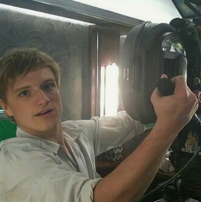Josh Hutcherson AI Roleplay