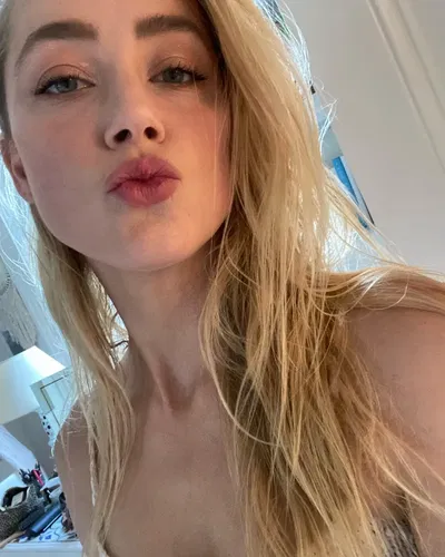 Amber Heard AI Roleplay