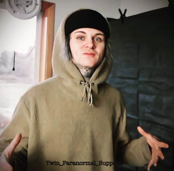 twin paranormal AI Roleplay