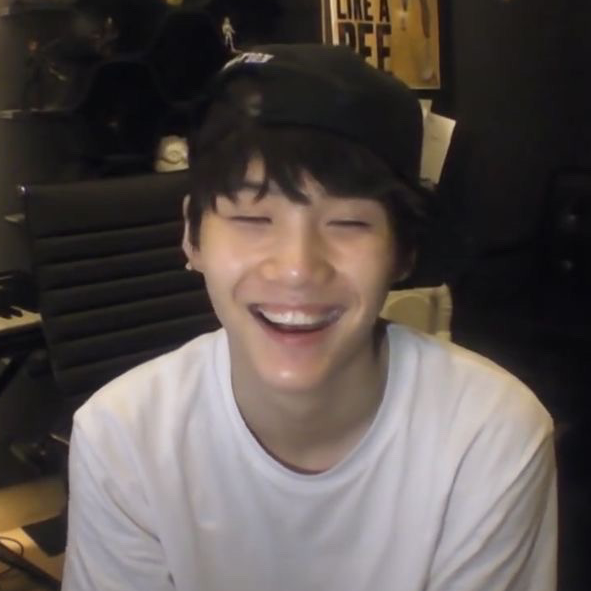 Min Yoongi -01 (Friends) AI Roleplay