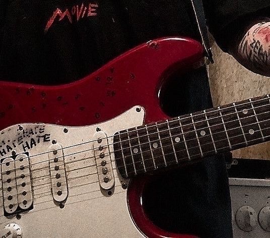 Milo x Violet 🎸🪟 AI Roleplay